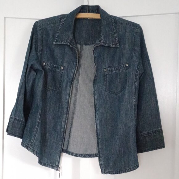 3/4 sleeve thin Jean jacket. Zippered. Very comfortable. - Picture 2 of 5